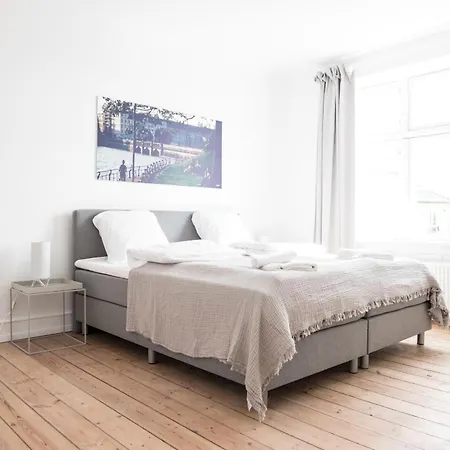 Lovely 2-br With Large Balcony - 67 شقة