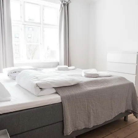 Beautiful 2-bed With Large Balcony Apartamento