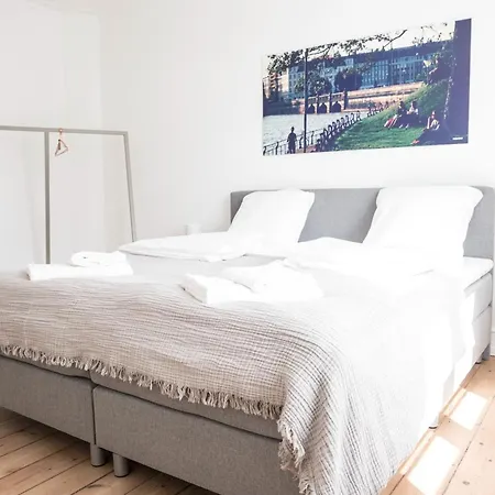 Beautiful 2-bed With Large Balcony شقة *